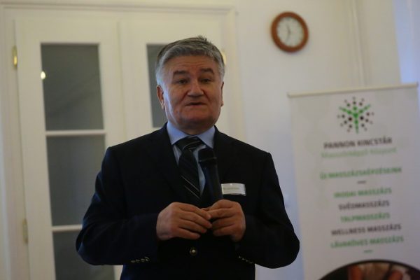 Masszőrképzés a Pannon Kincstár iskolában visszanézhető videókkal, online jegyzetekkel. Oktatás a helyszínen, a szakmában történő elmélyülés. Budapest Váci utca 47.