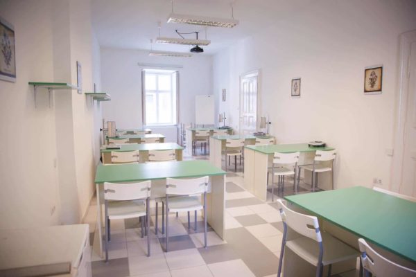 Tárgyaló, oktatóterem Budapest Váci utca 47. Pannon Kincstár iskola. Terembérlés.