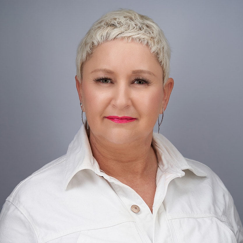 dr. Dajka Gabriella Dr. Dajka Gabriella Vezető közbeszerzési szaktanácsadó, MVM Services Zrt. Pannon Kincstár, oktató