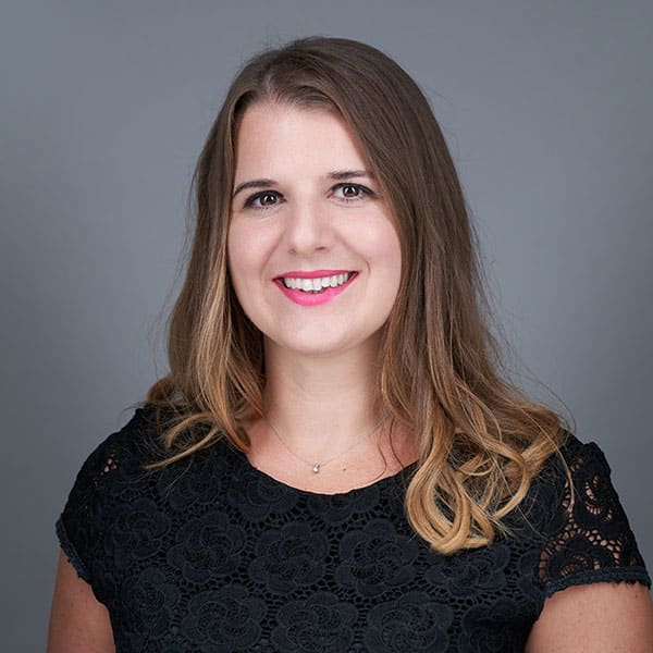 Dr. Fülöp Edina Dr. Fülöp Edina Ügyvéd, ingatlanforgalmi szakjogász, az adás-vételi szerződések specialistája Pannon Kincstár, oktató