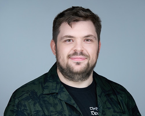 Erdős András Károly a Pannon Kincstár Tanulmányi referense. Biztonságszervező, személy- és vagyonőr, kulturális rendezvény szervezője, intenzív szakápoló, gyógyszertári szakasszisztens, és demencia gondozó képzés tartozik hozzá.